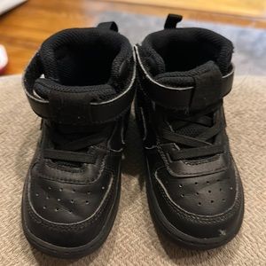 Black Nike size 7 sneakers